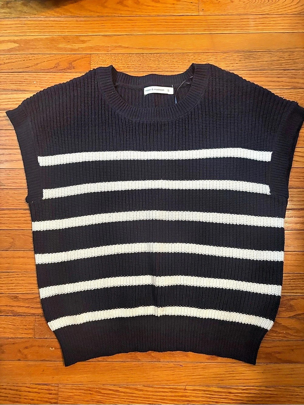 moon & mason Striped Sleeveless Sweater in Black & White Size Small